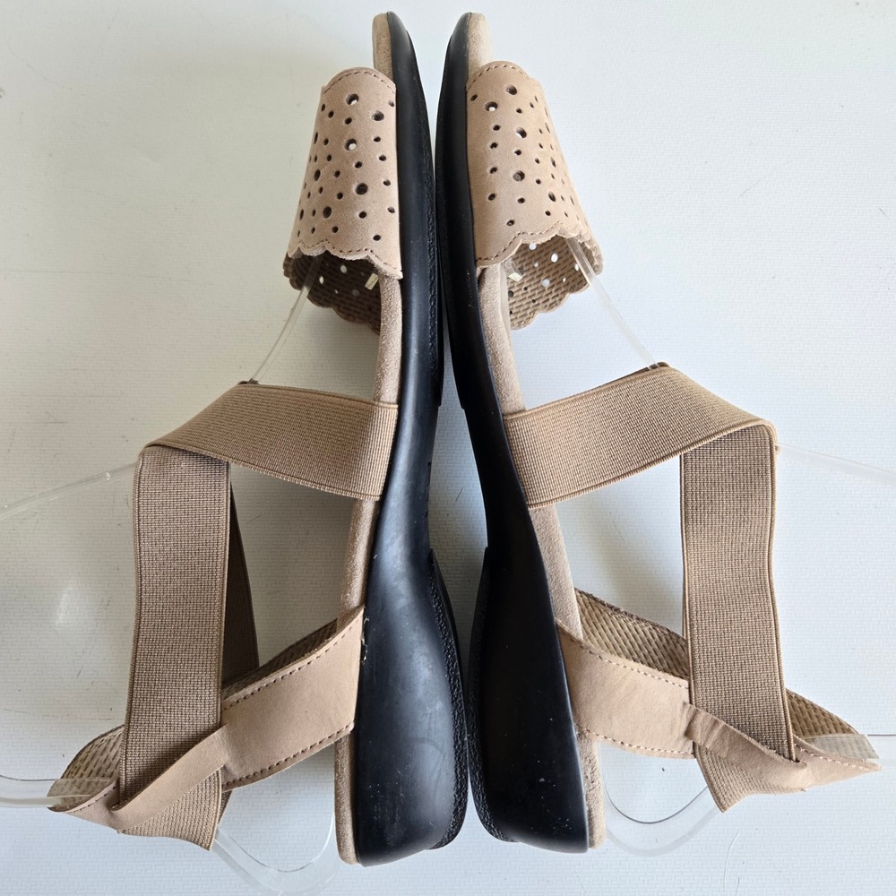 Munro American Ione Taupe Suede Scalloped Elastic Strap Wedge Sandals Womens 9M - Picture 7 of 9